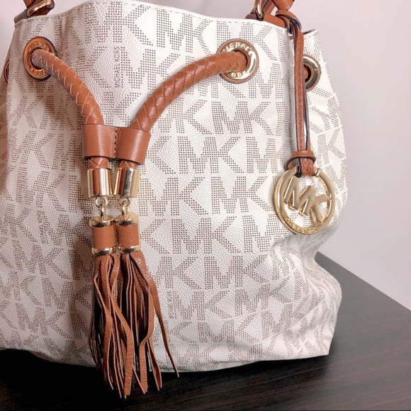 Michael Kors Jet Set Large Gathered Tote Bag - Picture 4 of 15